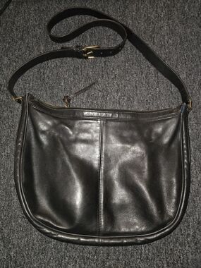 Vintqge Black Leather Crossbody Shoulder Bag